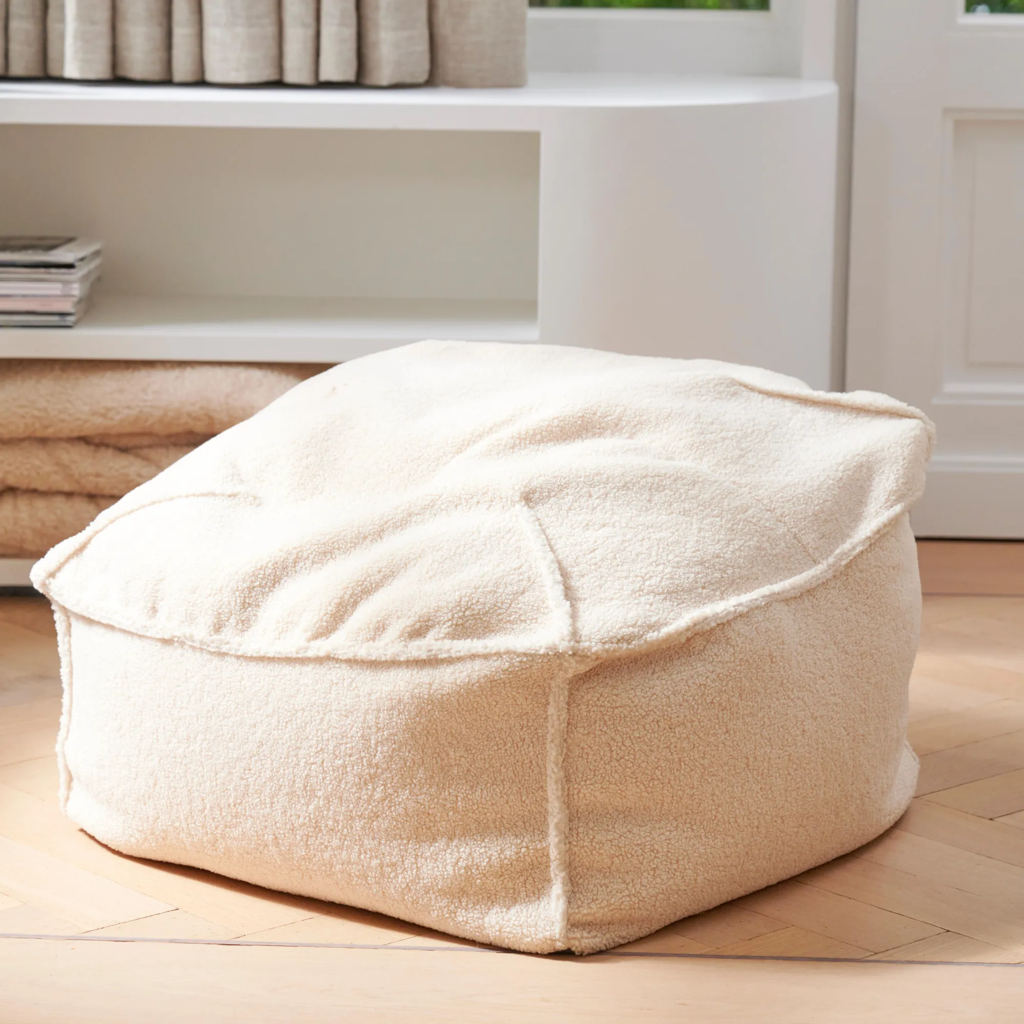 CASA Jacki Teddy Bianco* Pouf